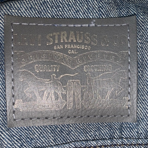 Levi’s Trucker Vest- Sleeveless Denim Jean Jacket - Picture 12 of 16